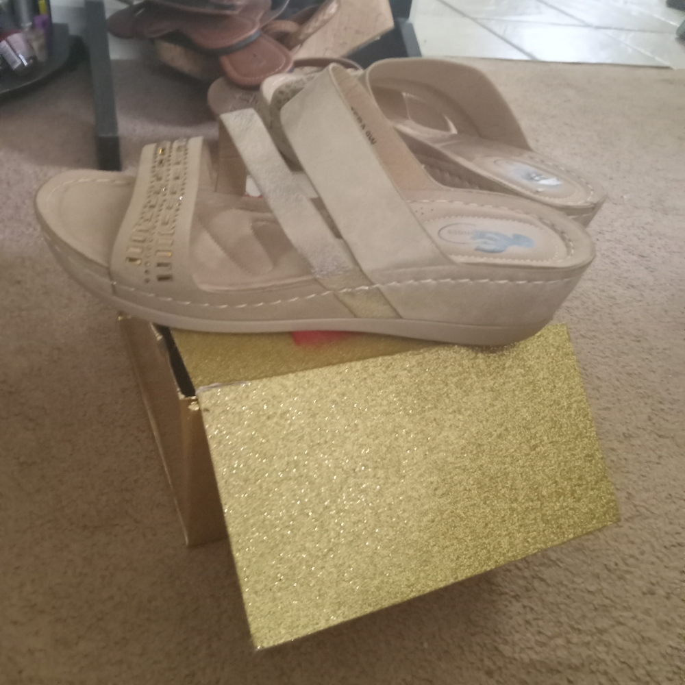 New never worn CG sandles